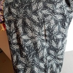 Lularoe TC leggings black gray leaves